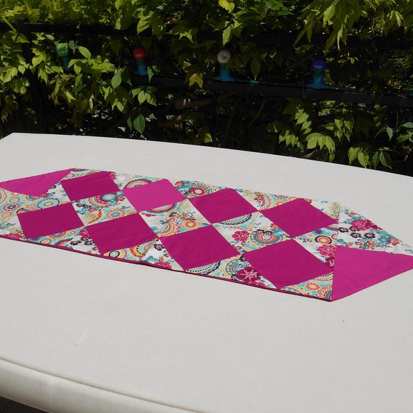 Chemin de table, décoration de table en patchwork tons rose