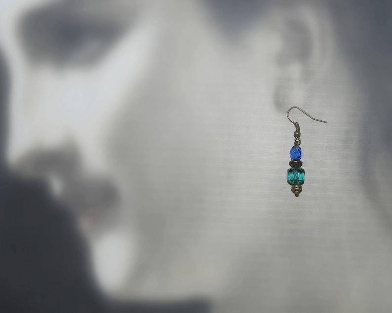 Retro style earrings emerald green and blue