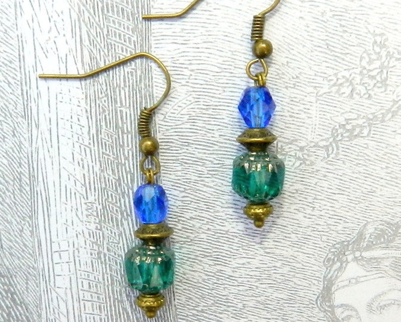 Retro style earrings emerald green and blue