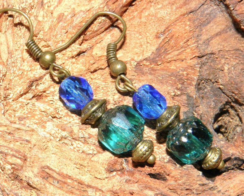 Retro style earrings emerald green and blue