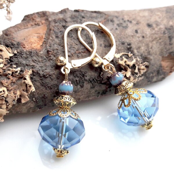 Boucles d’oreilles dormeuses en perles de cristal, couleur bleu et or