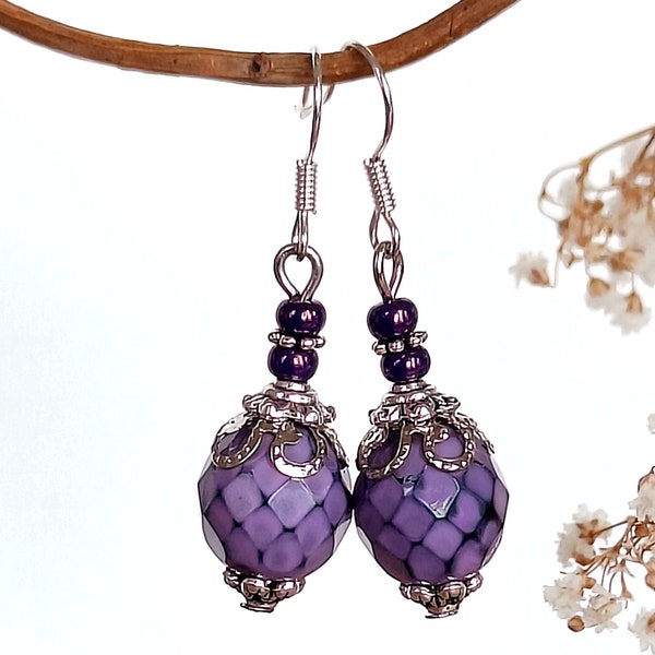 Boucles d'oreilles coloris violet en perles de verre