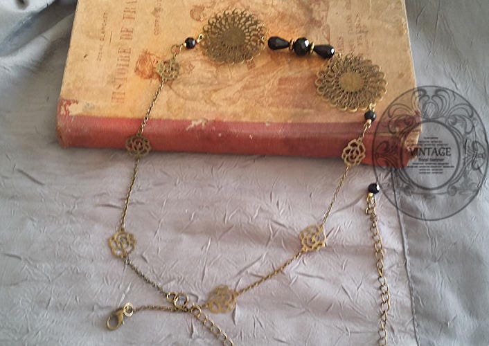 Headband Vintage Bronze, Étampes Fleur et Perles en Cristal Noir, Chaine Fine.