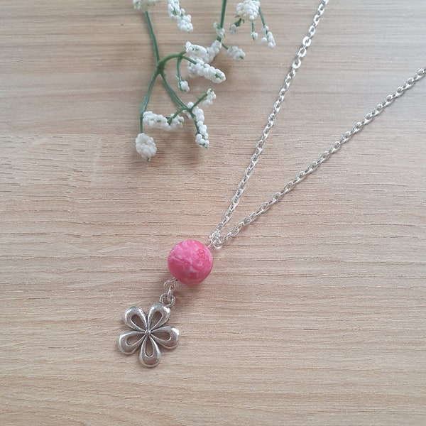 Collier Fleur avec sa Perle Rose, Bijou Fantaisie Pour Elle, Chaine de 45 cm avec Fermoir Mousqueton, France