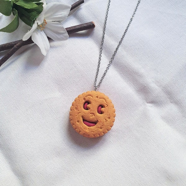 Collier avec son Pendentif un Biscuit BN à la Fraise Tout Sourire, Bijoux Fantaisie Kawaii Réaliste, Chaîne en Acier Inoxydable Réglable