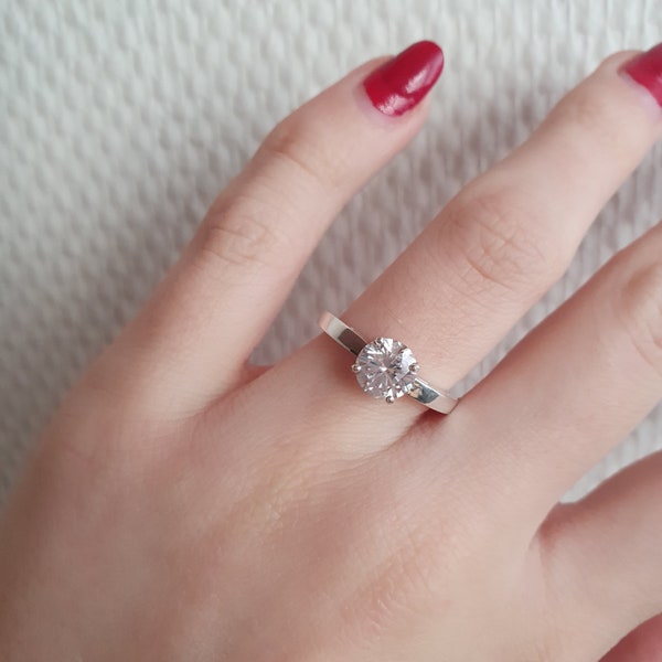 Bague Solitaire en Argent avec des Pierres Oxyde de Zirconium Blanc, Tour de Doigt 53, Fini brillant, Bijou Unique