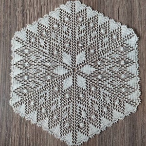 Hexagonal placemat in white lace made with bobbins Beige