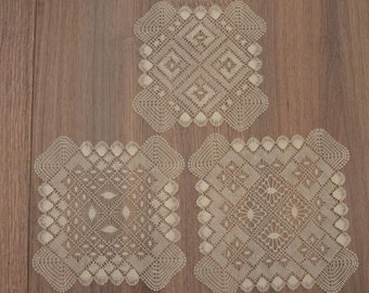 Square doily in ecru handmade bobbin lace