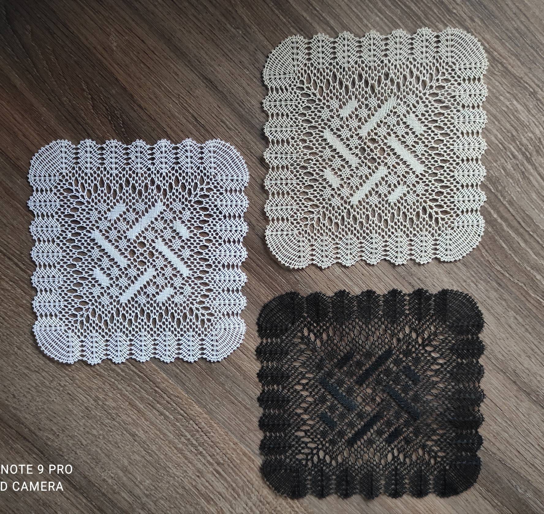 Napperon Carré en Dentelle Réalisé Au Fuseaux