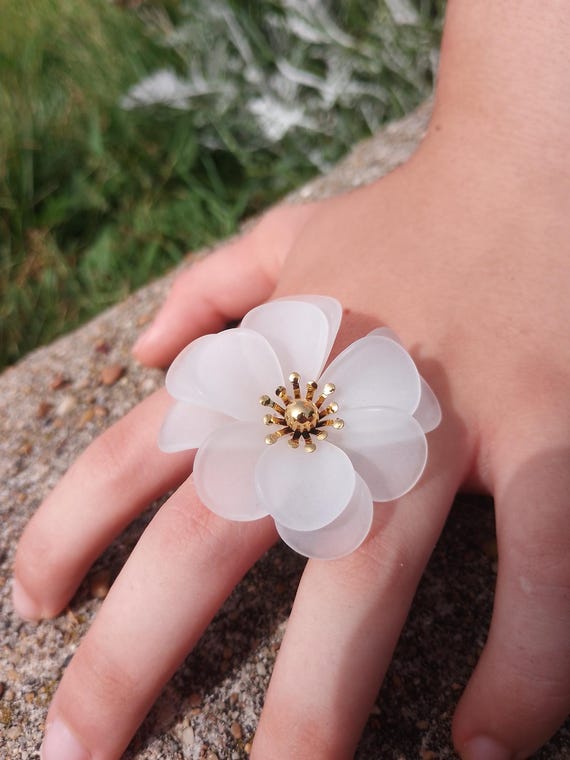 Grosse bague fleur blanche ajustable Bagues reglables Bijoux femme Idee cadeau femme Tendance Etsy France