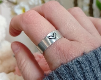 Verstelbare zilveren ring met hartjesmerk • Verstelbare ringen • Damessieraden • cadeau voor haar • Trendy • gratis bezorging