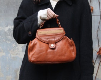 70’s Brown Leather Handbag / Top Handle Bag / 70s accessory / Leather bag / Vintage bag