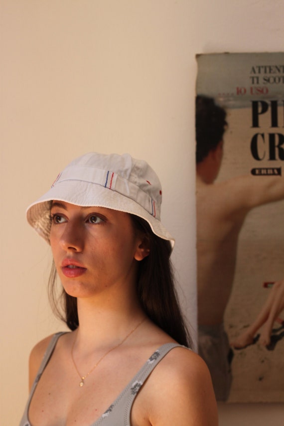 Vintage White Bucket Hat / Red and Blue details / Vin… Gem
