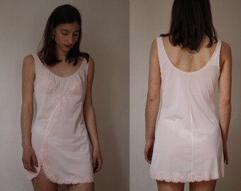 70’s Nylon Pink Slip Dress with Lace Details / Vintage Negligee / 70s Clothing / Vintage Pajamas / Vintage Baby doll