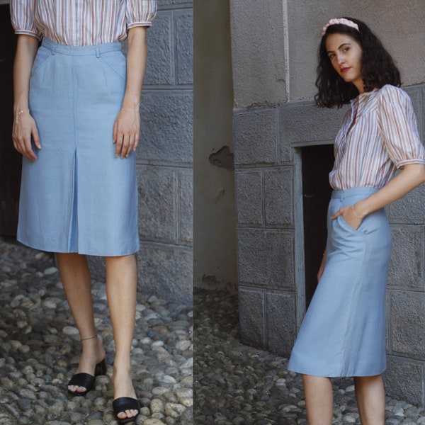 70’s Light Blue Midi Skirt with front pleat / Vintage Pencil skirt / 70s clothing / Midi length / Two front pockets / Back zipper