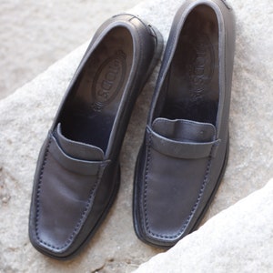 90's Tods Dark Blue Loafers with Small Heel / Vintage shoes / EU 39 1/2 / Made in Italy / Italian Shoes image 5