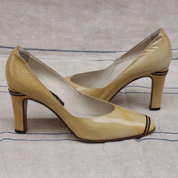 70's Casadei Light Yellow Patent Leather Pumps / Vintage shoes / EU 36 1/2 / Made in Italy / Italian Shoes