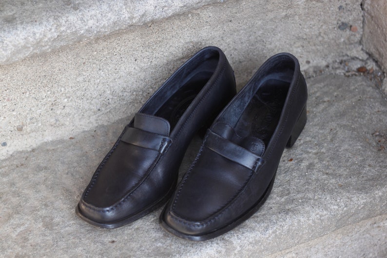 90's Tods Dark Blue Loafers with Small Heel / Vintage shoes / EU 39 1/2 / Made in Italy / Italian Shoes image 4
