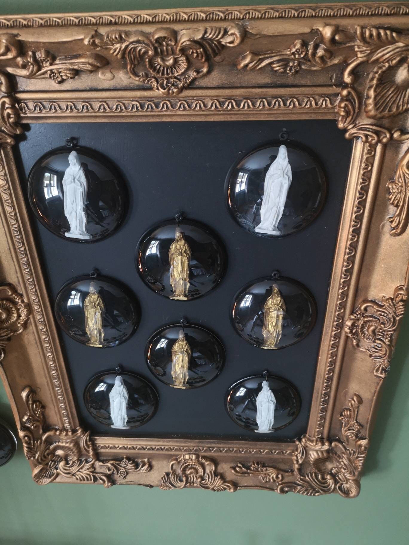 Médaillon de Vierge Blanche