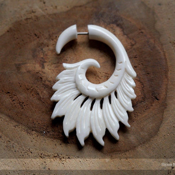 1 Feather Wing spiral sculpted bone faux-spreader earring