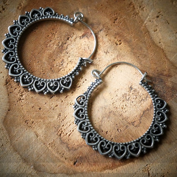 Boucles d'oreilles créoles coeur tribales boho gypsy ethnique en laiton blanc et argent