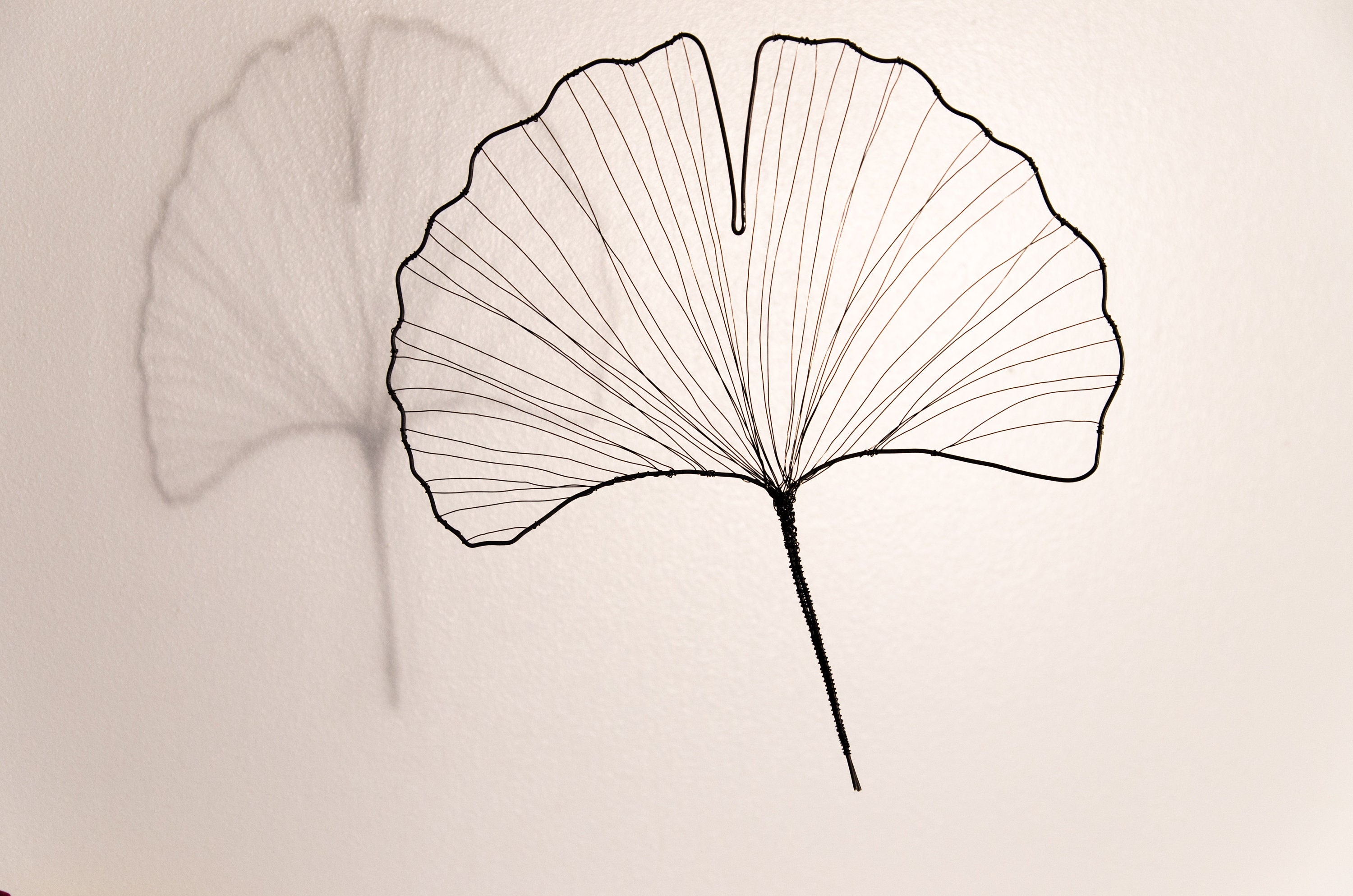 Feuille de Ginkgo en Fil Fer Recuit, Déco Minimaliste Design, Décoration Murale, Feuilles d'automne,
