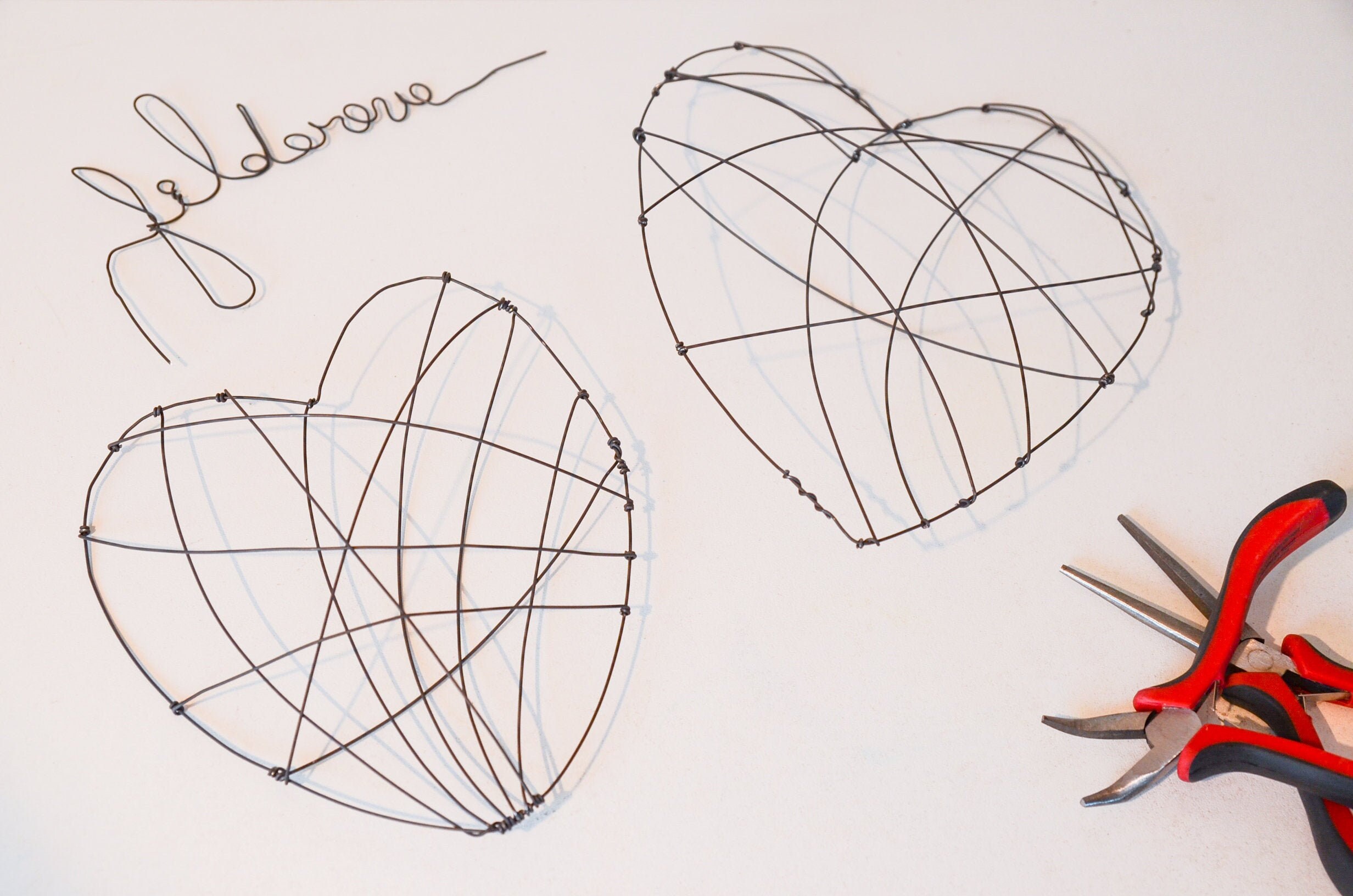 Fêtes Des Mères, Deux Grands Coeurs en Relief et Fil de Fer Pour Déco Murale