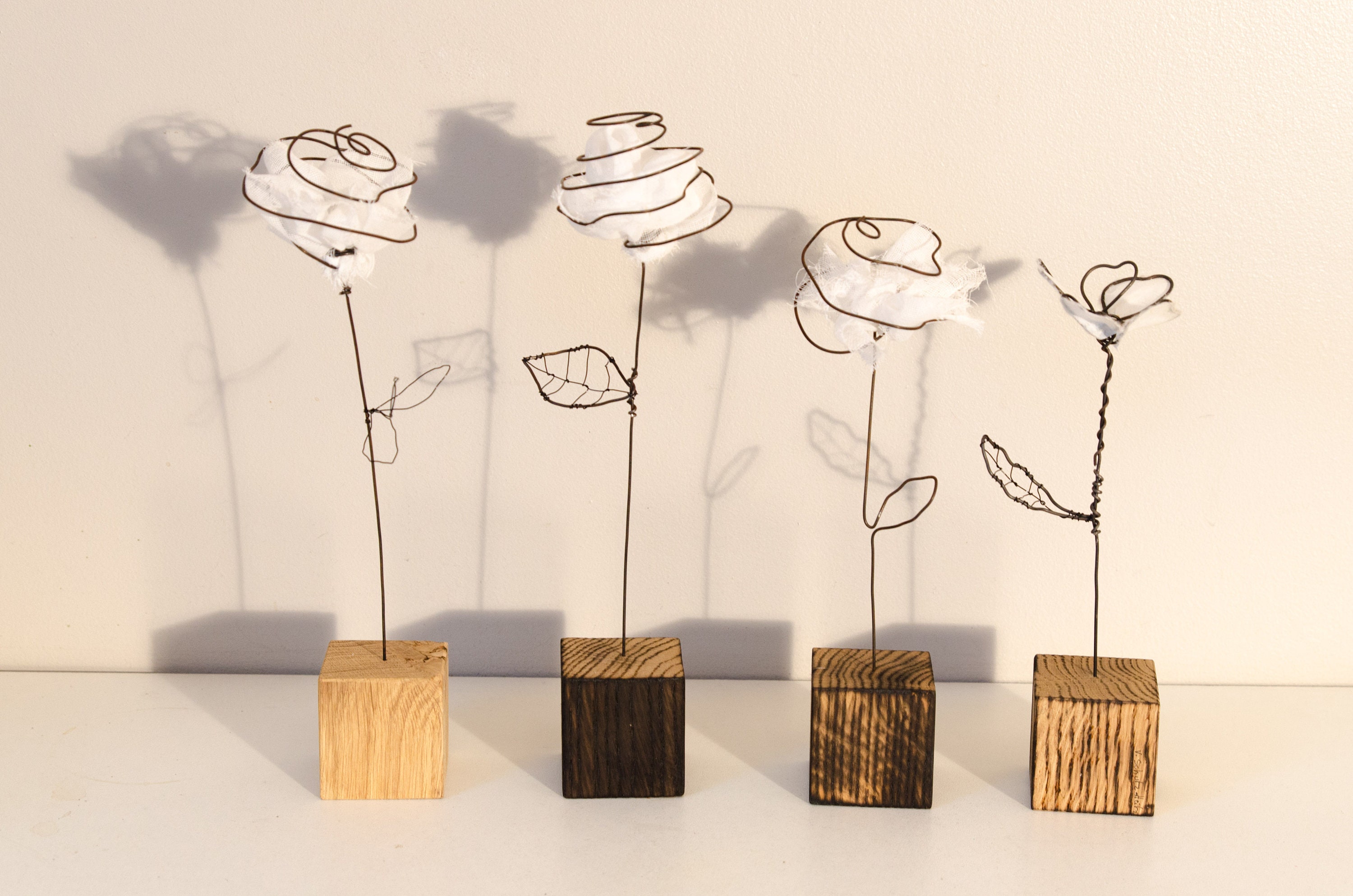 Rose Décorative sur Fil de Fer Sole en Chêne