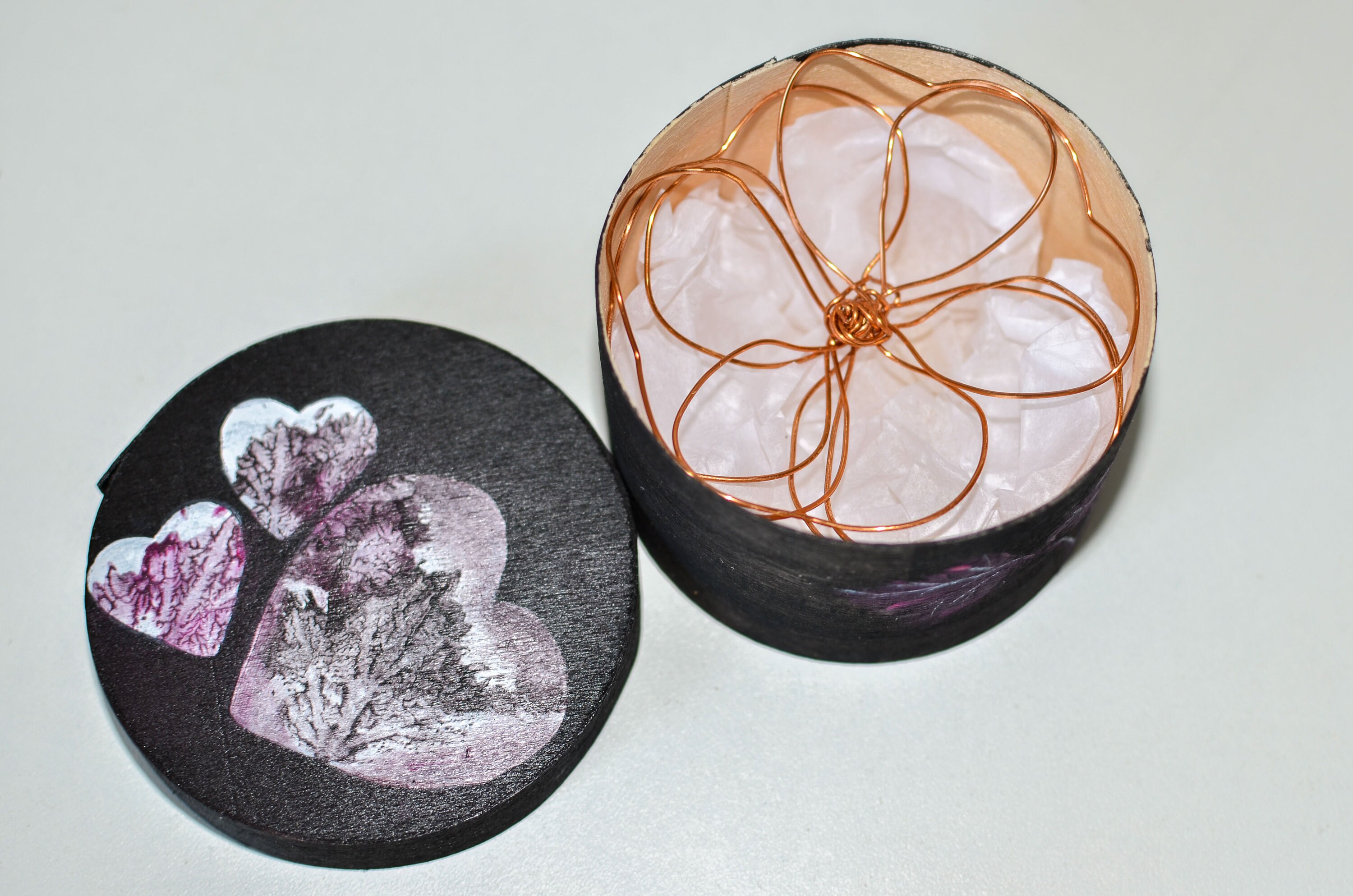 Fleur en Cuivre Dans Sa Jolie Boite Peinte à La Main