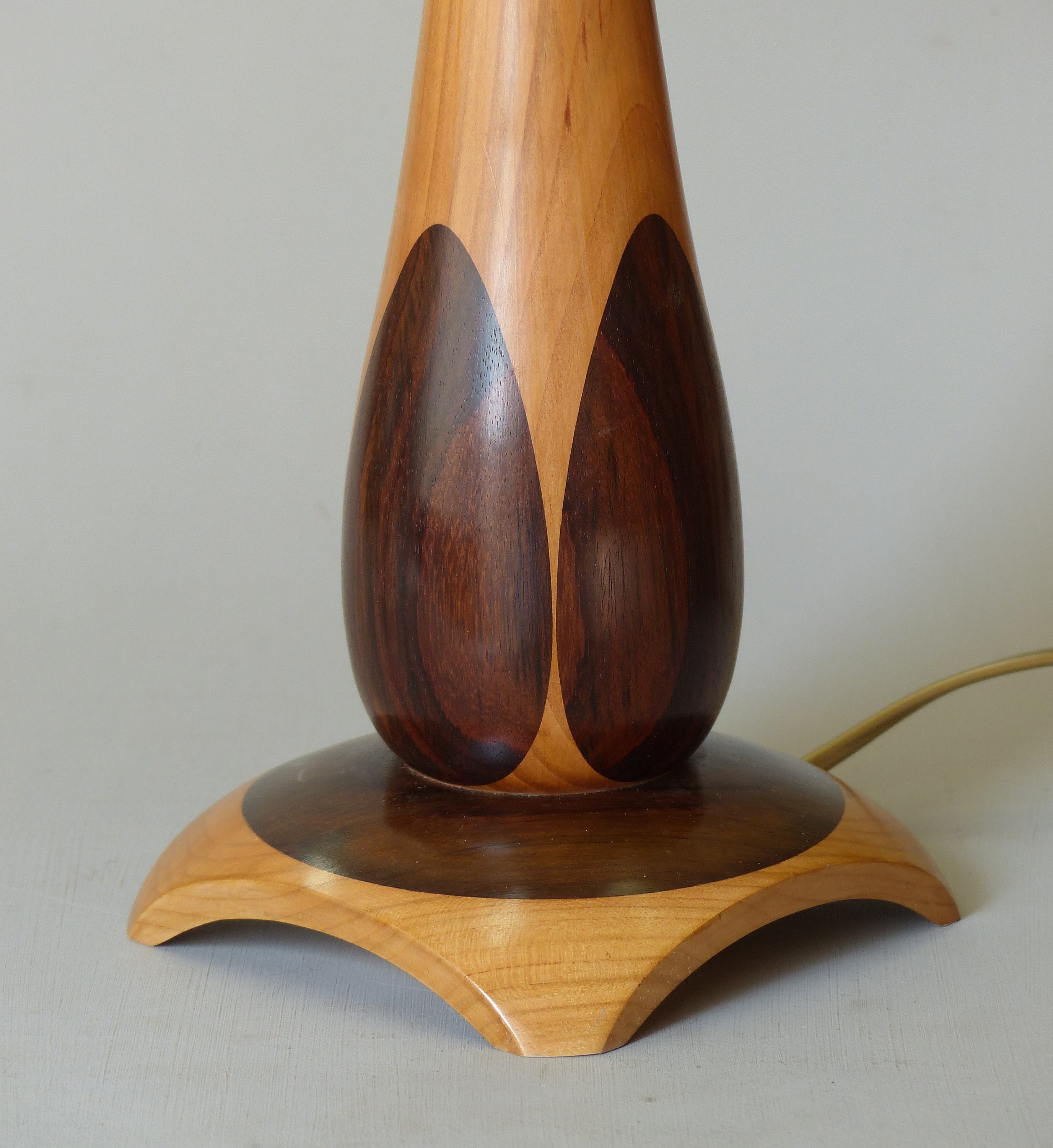 Pied de Lampe en Bois Tourné