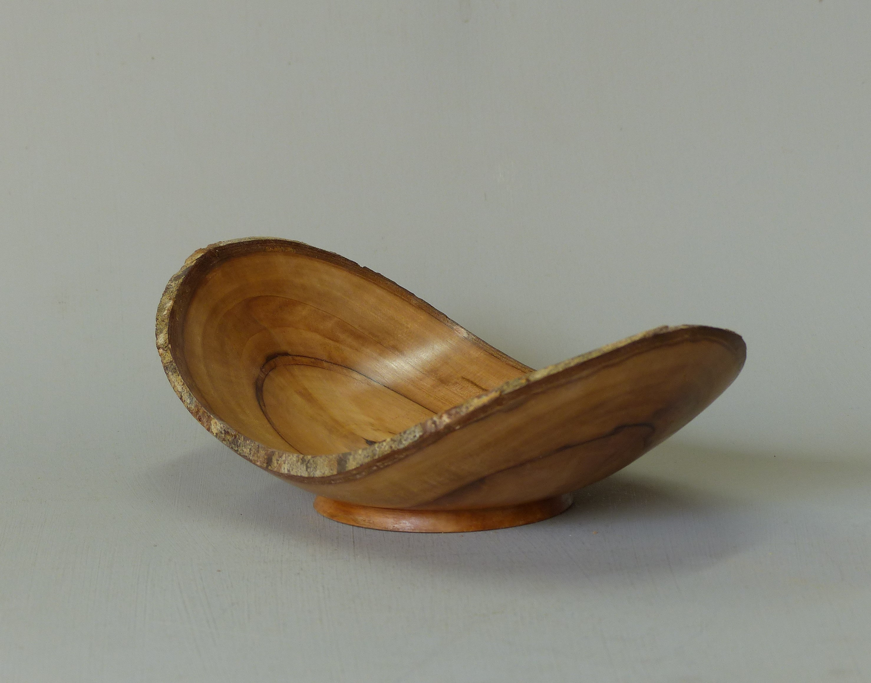 Coupe à Écorce Tournée en Bois d'alisier