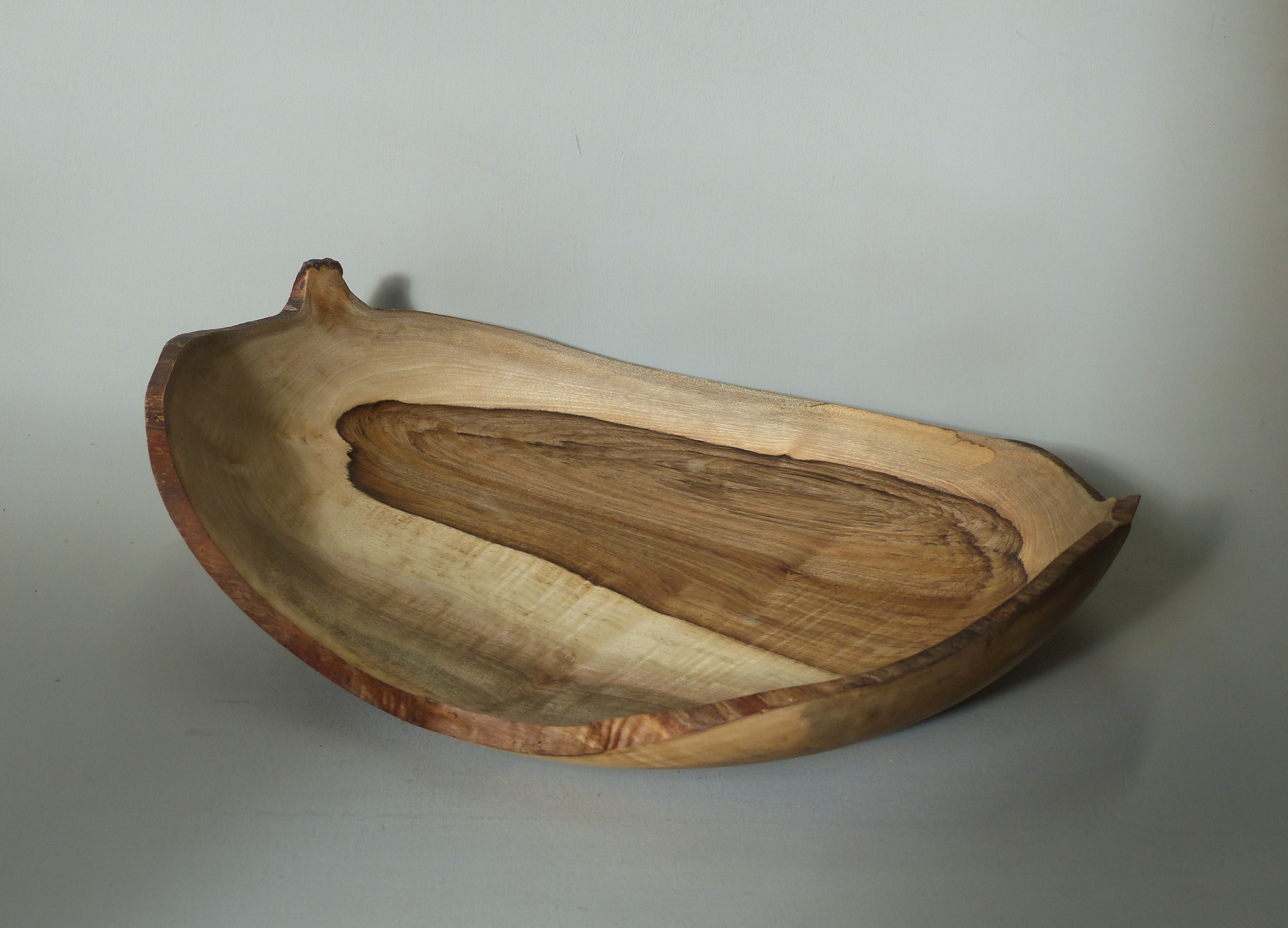 Coupe à Écorce Tournée en Bois de Noyer