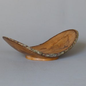 Bark cut turned into alisier wood