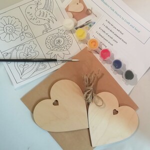 Kit di pittura fai da te per l'arte popolare, kit di pittura per cuori in legno, kit di decorazione per cuori in legno, dipingi i tuoi cuori di arte popolare, kit di pittura fai da te