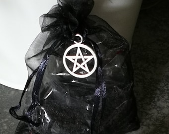 Black salt witch, protection banishment circle, ritual, magic, hoodoo, witchcraft