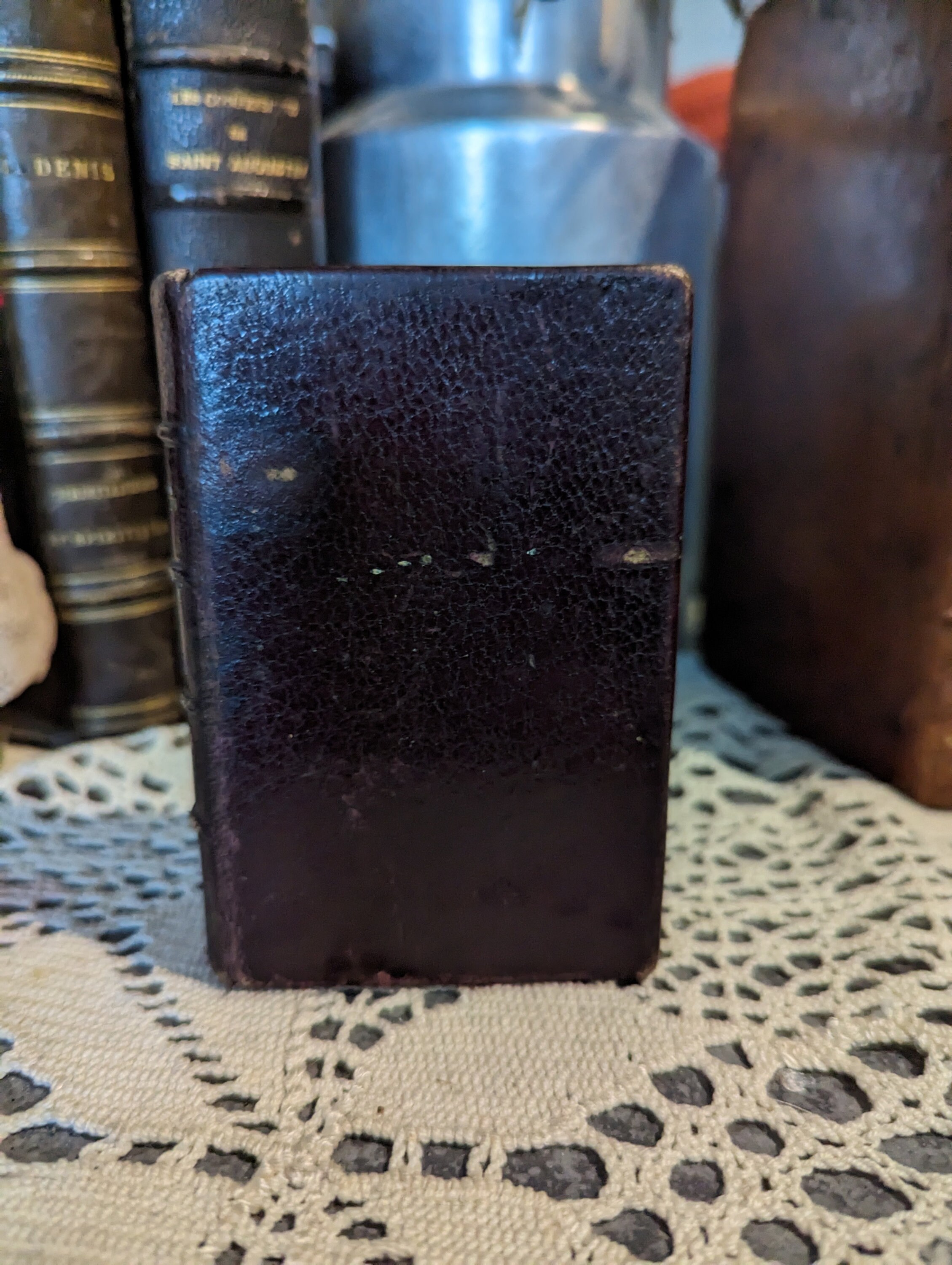 Old French Roman parishioner missal 1900s vintage religious