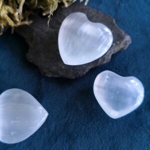 Selenite heart pebble 30 mm cleaning aura natural stone Morocco