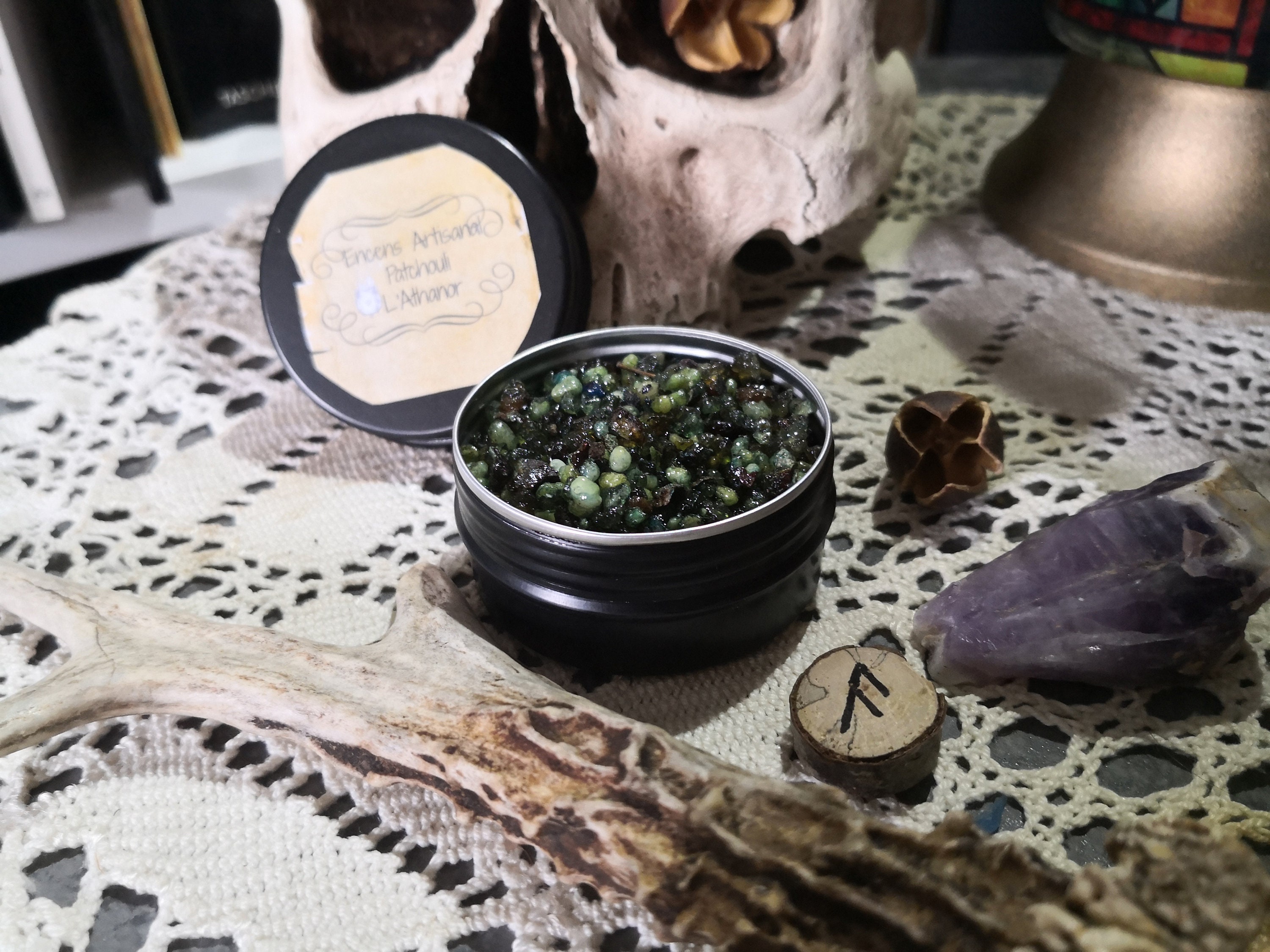 Geparfumeerde wierook patchouli hekserij rituele harsplant branden wicca hoodoo