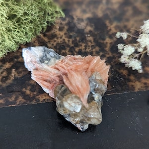 Cerussit och baryt råa naturliga mineralkristaller från Marocko, 29 g