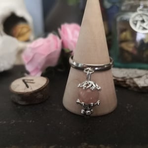 Anillo de litoterapia ajustable con cristal de piedra solar plateada