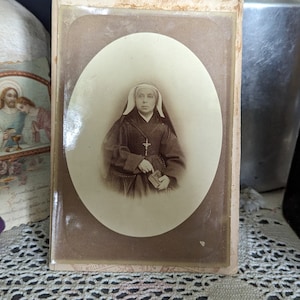 Vintage 1900s Foto francesa Tarjeta de visita Fotógrafo Bonne Soeur