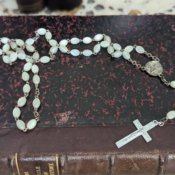 Antique Français Rosaire chapelet Blanc Pierres nacre Perles & Croix dorée Crucifix Vintage