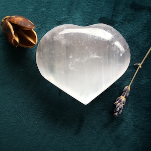 Selenite heart pebble 65 mm cleaning aura natural stone Morocco