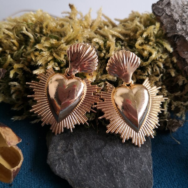 Boucles d'oreilles pendants coeur-sacré  ex-voto doré métal