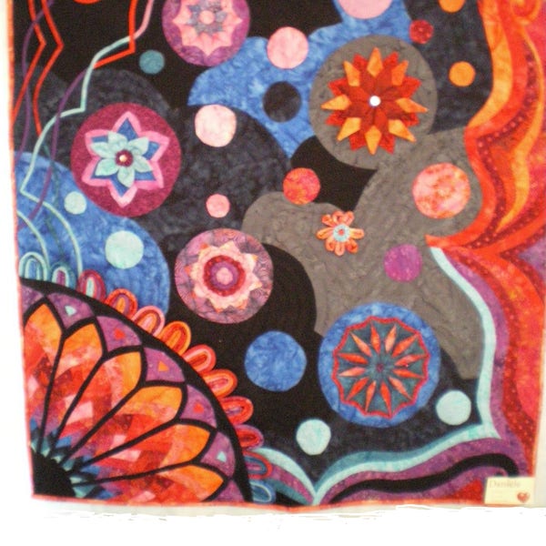 patchwork, décoration murale contemporaine multicolore, interprétation modèle Danielle Guerin, orange,violet, noir, gris,