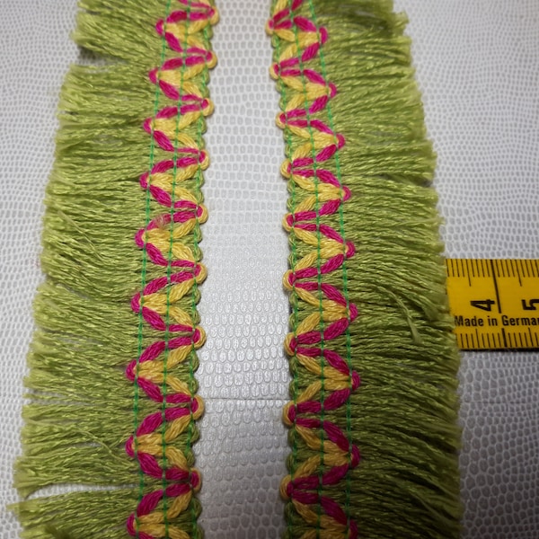 fringed stripe, light green coloured yellow and pink