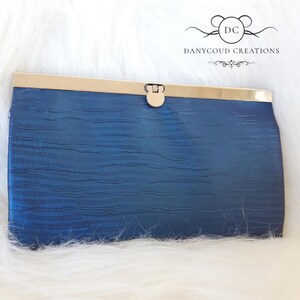 Cartera, acompañante, monedero en modelo polipiel azul de The Make Space