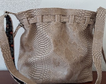 Bucket bag, snake-style beige, handmade, adjustable shoulder strap, Calypso de Sacôtin model.