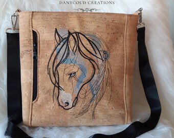 Sac bandoulière en liège brodé tête de cheval modèleEmber Crossbody.