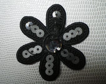 applique à coller avec paillettes, fleur noire recouverte de paillettes,